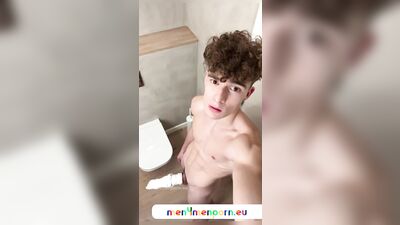 Watch Romeo Twink jerk off with a sock and cum hard