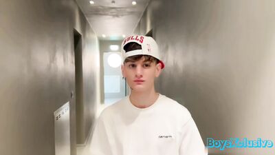 Watch Elias Twink & Samuele Cunto get down & dirty in the Corridor with a hot and steamy BJ!