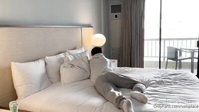 Valentin Mehinagic & aaronrt take turns getting bareback with cumshots