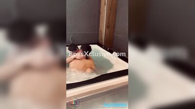 Valentine's Day in a bathedbubble: Twinkhousexx and Fra_twink blowjobs for all the boys!