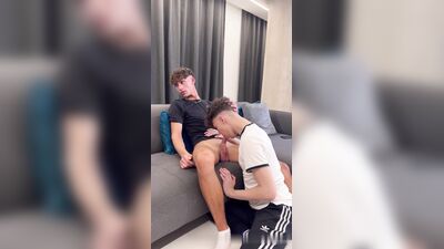 Angelic Boyo bangs Chasexparkerr's kiekie18x in wild anal threesome
