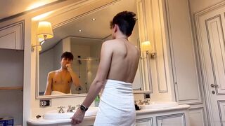 Italian twinks Mirkotwink and Leo-young05 enjoy hotel fun